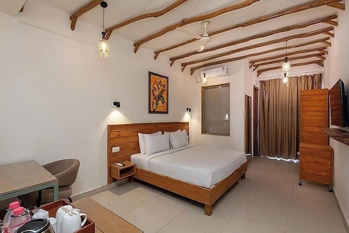1 bedroom, desk, free WiFi, bed sheets