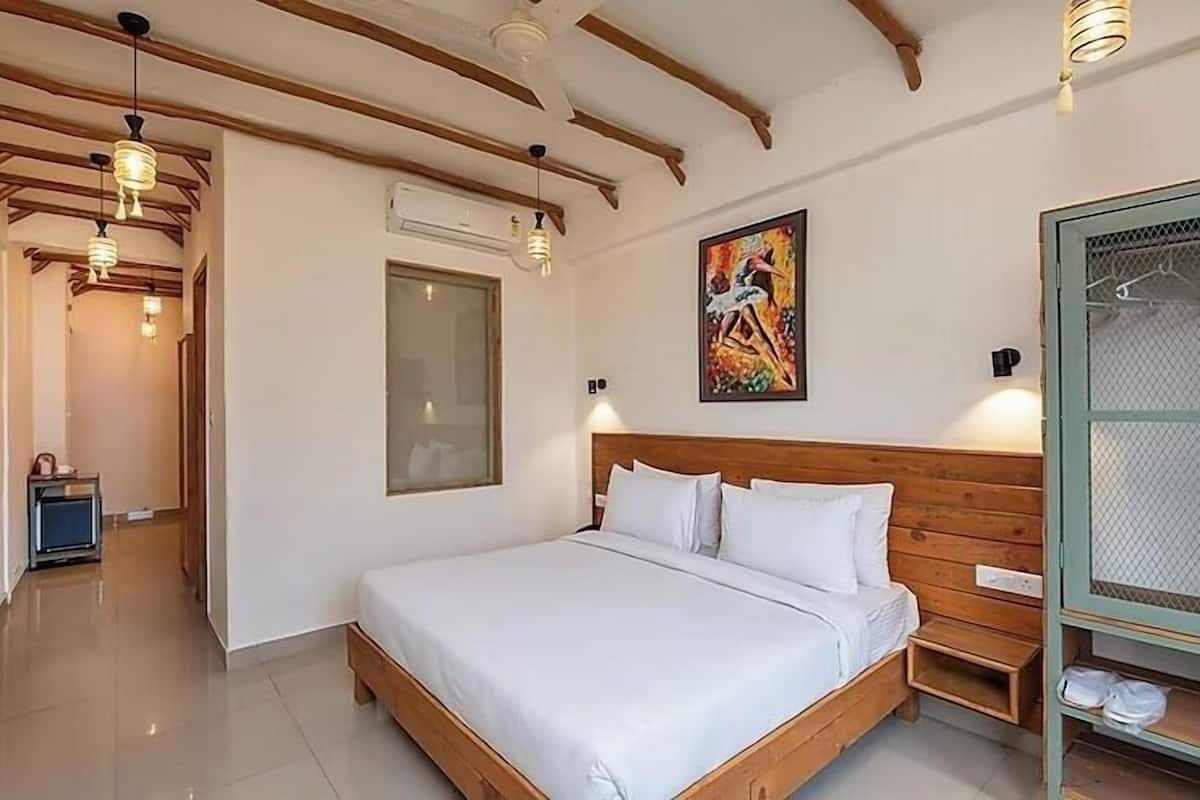 1 bedroom, desk, free WiFi, bed sheets