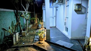Property grounds - Jennifers Villa, Make your soul full in Love and Peace in Negombo AC,Wifi,Beach (Negombo)
