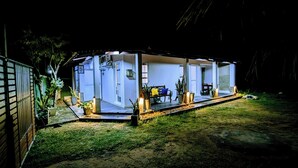A house with a covered porch, a dining area, and a small garden. - Jennifers Villa, Make your soul full in Love and Peace in Negombo AC,Wifi,Beach (Negombo)