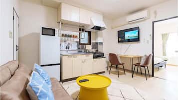 Comfort Apartment, Non Smoking (201) | Living area | 15-cm TV with cable channels