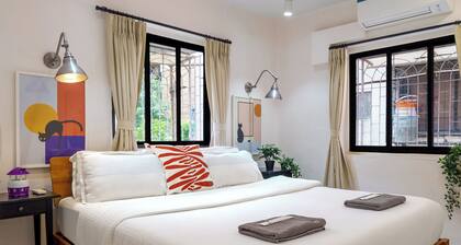 Cozy 2-bedroom apartment in amazing Mumbai with WiFi, AC