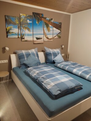 2 多间卧室、旅行婴儿床、免费 WiFi、床单