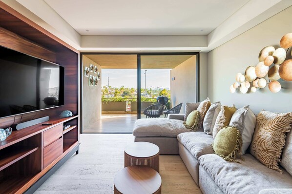 TV - Punto Nima: Stylish Apt with Oceanview Rooftop (San José del Cabo)