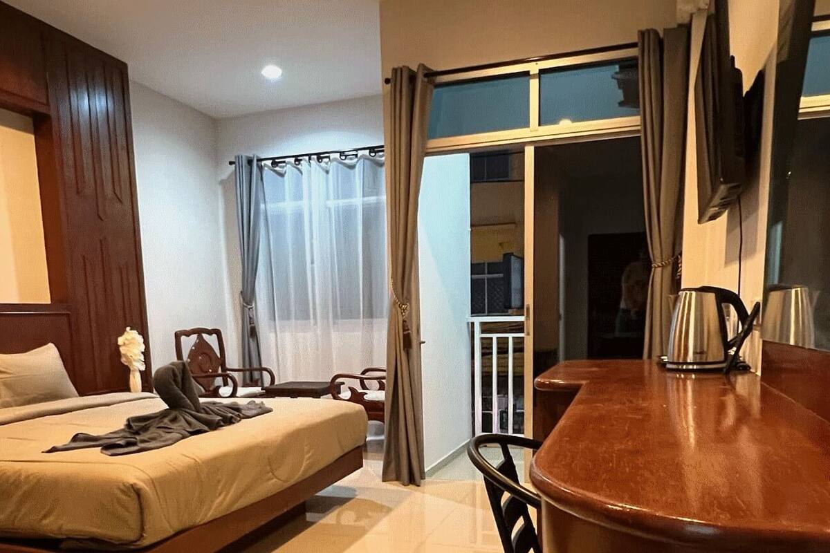In-room safe, desk, laptop workspace, free WiFi