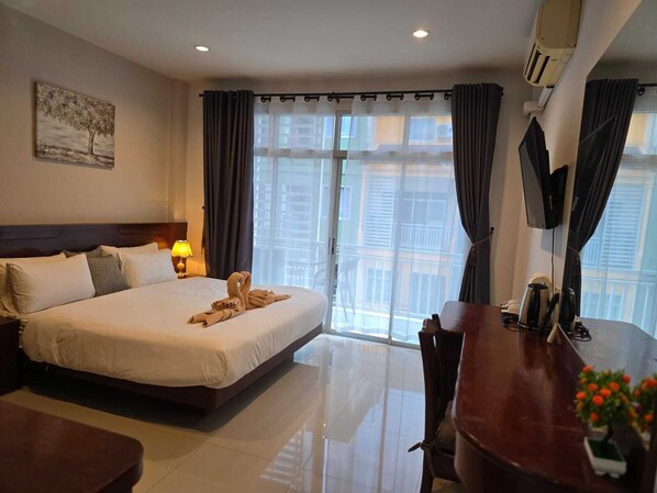 Elite Room, 1 King Bed, Non Smoking, City View | In-room safe, desk, laptop workspace, free WiFi - NJoy Boutique Guesthouse (Patong)