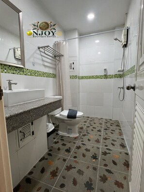 特色客房, 1 張特大雙人床, 非吸煙房, 城市景觀 | 浴室 | 淋浴設備、吹風機、毛巾、肥皂