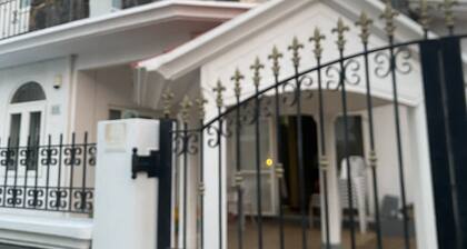 Villa in pereybere with 4 bedrooms and 3 bathrooms large air-conditioned living room wifi
