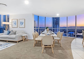 Dining room - Level 45 Luxury Sub-Penthouse in Surfers (Surfers Paradise)