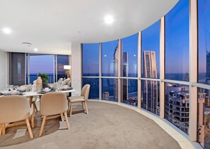 Appartement Luxe, 5 chambres, vue mer | Salle à manger