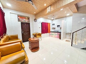 Luxury Room, Multiple Bedrooms, Hill View | Living area | Books - Mountain Majesty Villa (Mawal)