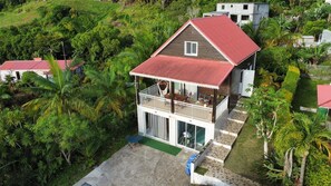 Exterior - Bed and breakfast with sea and mountains, in the middle of a green paradise, (Petite Île)