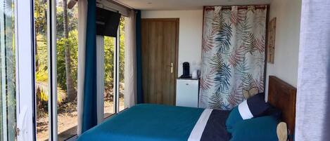 1 habitación, tabla de planchar con plancha, wifi y ropa de cama