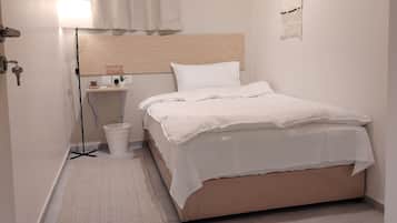 9 makuuhuonetta, työpöytä, Wi-Fi