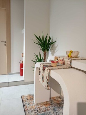 Spa - Private room 8m for men. Bed, AC, side table, Wi-Fi. Shared baths, lounges. (Buraydah)