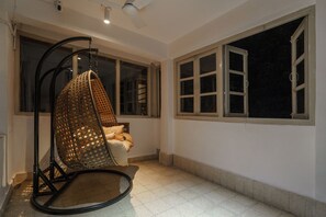 Terrace/patio - 48B 1BHK Bandra W by The Bombay Home Company (Mumbai)