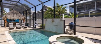 Gorgeous condo with heated pool and spa, steps to beach