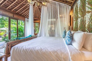 6 bedrooms, iron/ironing board, WiFi, bed sheets - Spacious Our Luxury Suites in enchanting Bali with WiFi, AC, Pool, Yoga Studio (Bali)