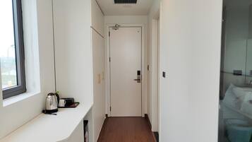 Superior Double Room, Balcony, Lake View | Living area