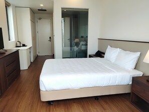ห้องซูพีเรียดับเบิล, ระเบียง, วิวทะเลสาบ | โต๊ะทำงาน, พื้นที่ทำงานแบบใช้แล็ปท็อป, Wi-Fi ฟรี