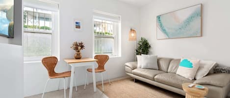 Een televisie en een kantoor