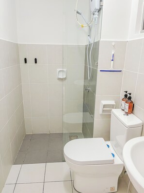 Appartement Confort, 1 grand lit | Salle de bain