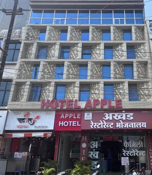 Front of property - Hotel Apple (Indore)