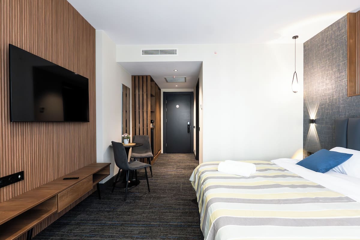 1 bedroom, in-room safe, laptop workspace, blackout curtains