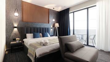 Deluxe Triple Room | In-room safe, laptop workspace, blackout curtains, soundproofing