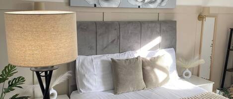 2 habitaciones, tabla de planchar con plancha, wifi y ropa de cama