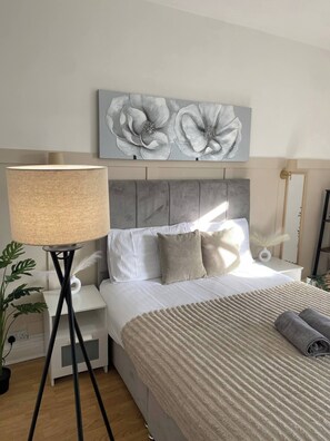 2 bedrooms, iron/ironing board, WiFi, bed sheets - Modern Townhouse-Free Parking-Game Room-W-iFi (Manchester)