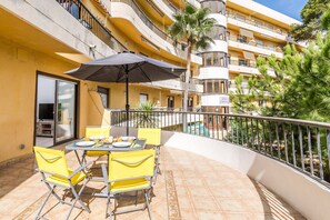 تناول الطعام بالخارج