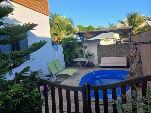 Outdoor spa tub - VILLA DES FILAOS FACING THE LAGOON (Saint-Leu)