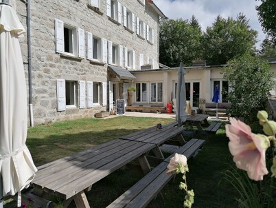 Group gîte with single rooms, no dormitories, in the heart of nature.