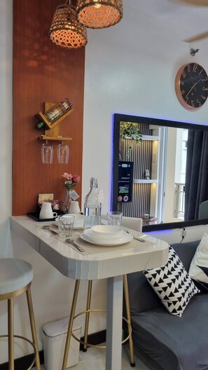 คอนโด, 1 ห้องนอน, พร้อมสิ่งอำนวยความสะดวกสำหรับผู้พิการ | ห้องรับประทานอาหาร