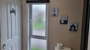 Unclassified image, 2 of 11, button - Seaside Retreat Lodge in New Milton (New Milton)