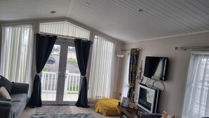 Unclassified image, 5 of 11, button - Seaside Retreat Lodge in New Milton (New Milton)