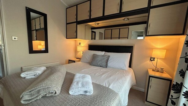 Unclassified image, 1 of 11, button - Seaside Retreat Lodge in New Milton (New Milton)