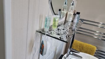 Cabin | Bathroom | Shower, hair dryer, towels