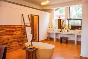 Separate bathtub and shower, free toiletries, hair dryer, bathrobes