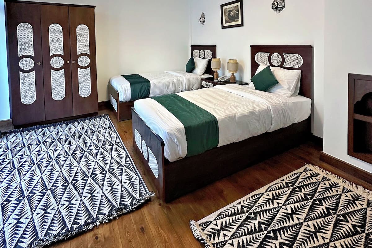 Suite – junior, privat bad | Sengetøy av topp kvalitet, memory foam-senger og minibar (inkludert)
