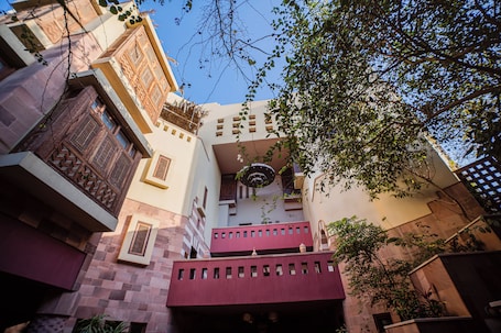 Exterior. Villa Mango Hotel