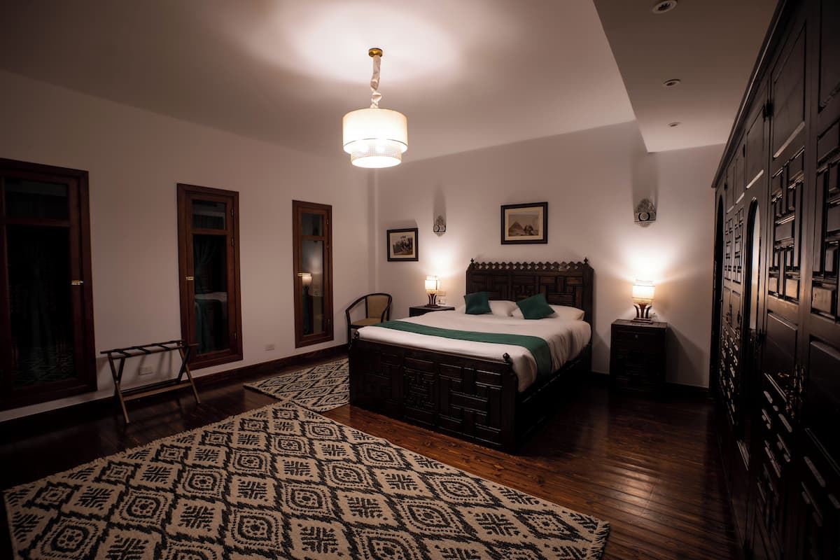 Suite junior, baño privado | 1 habitación, ropa de cama de alta calidad y camas con efecto memoria