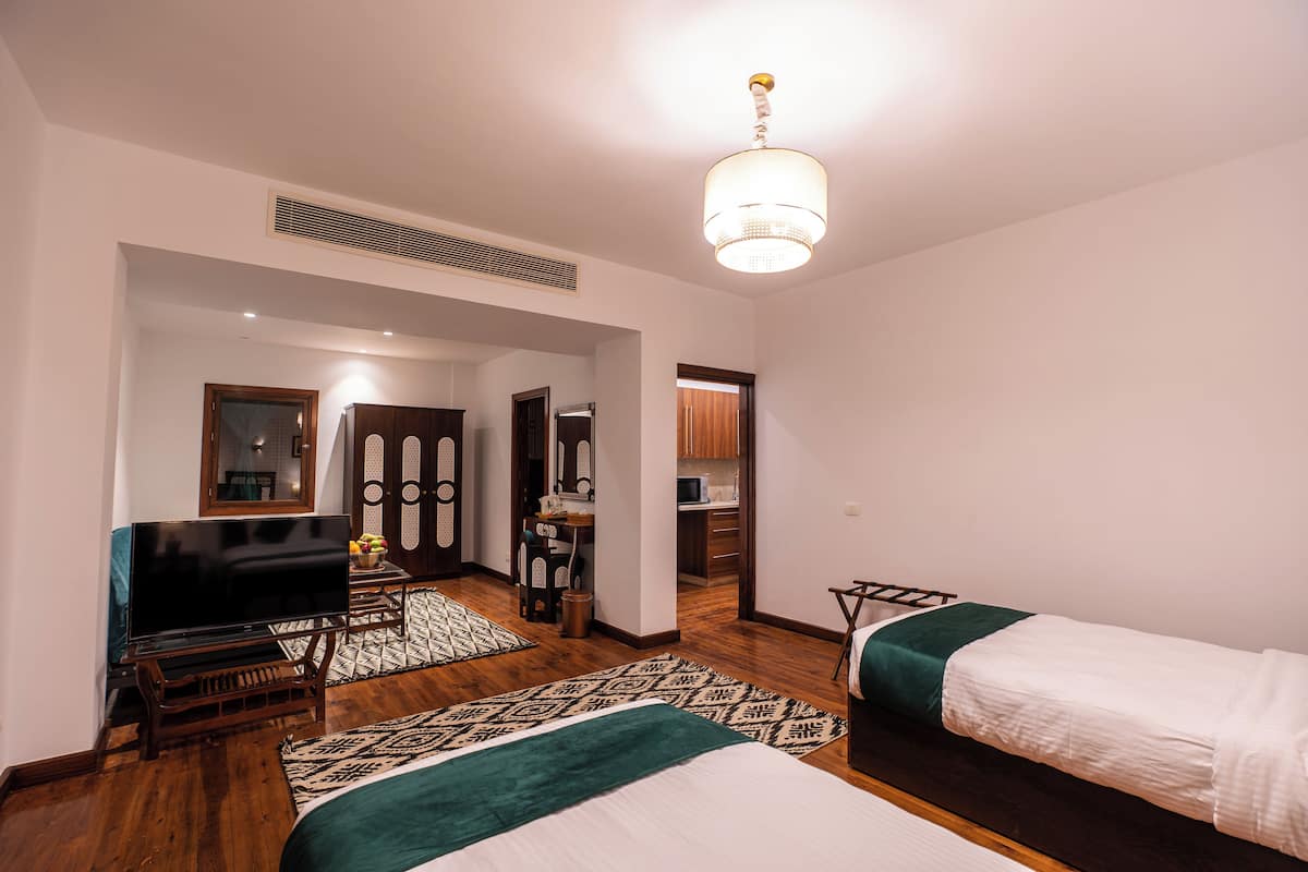 Habitación Deluxe con 2 camas individuales, baño privado | 1 habitación, ropa de cama de alta calidad y camas con efecto memoria