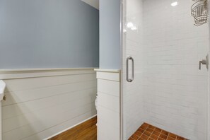 Bruser, hårtørrer, håndklæder, Sæbe