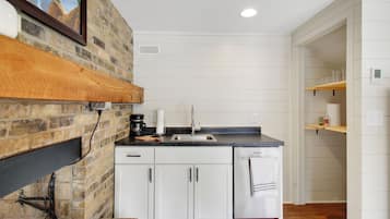 雪櫃、微波爐、爐具、洗碗機