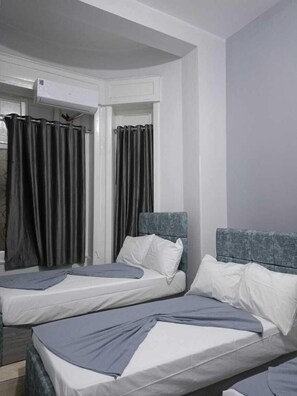 Quarto triplo | Ferros/tábuas de passar roupa, Wi-Fi de cortesia