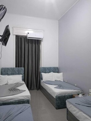 Quadruple Room | Iron/ironing board, free WiFi - Florida hotel (Cairo)