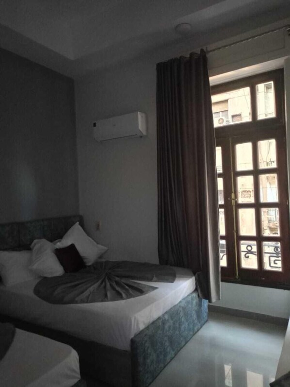 Quarto triplo | Ferros/tábuas de passar roupa, Wi-Fi de cortesia