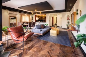 Basic Apartment | Living area | TV - Xuru Stays I The Bold Parisian House - Steps From The Best Mall in Cairo (New Cairo)